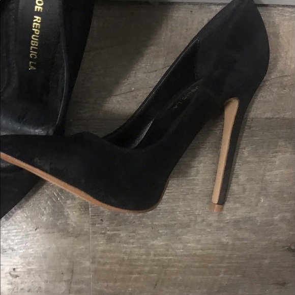 Shoes - Picture 3 of 4